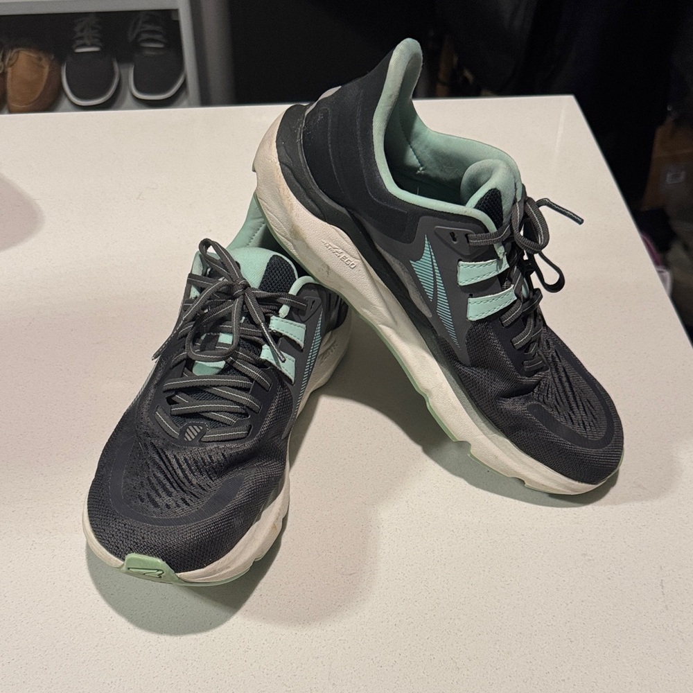 Altra Women's Black and Mint Sneakers